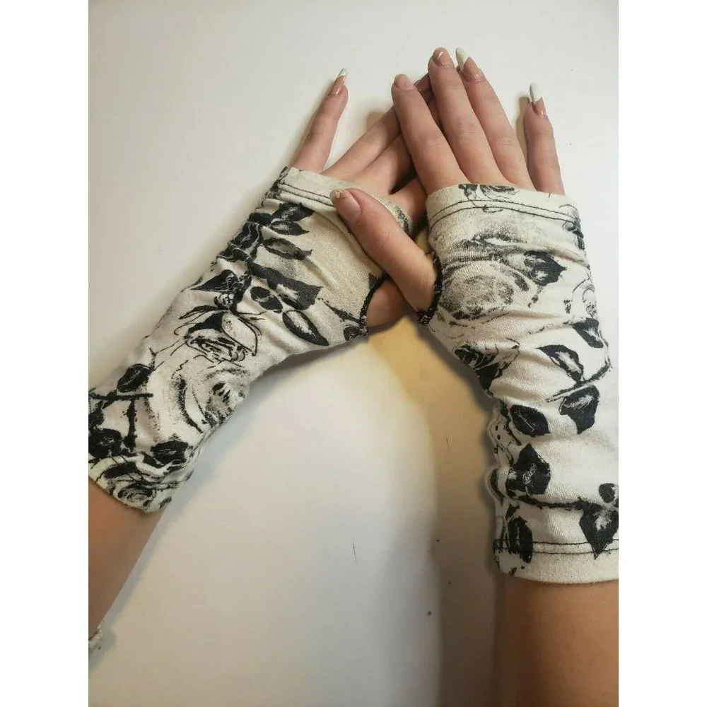 Girls Justice Love One Another Shirt with‎ Gloves Size 7